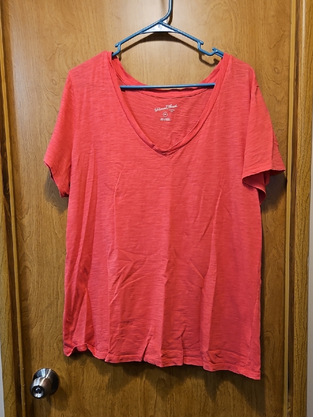 Universal Thread Coral V-Neck Short Sleeve Tee